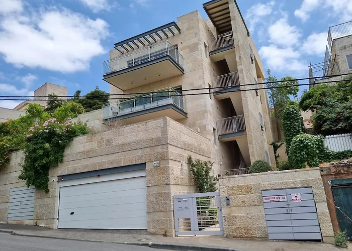 Cute Studio Near Yad Vashem Free Street Parking