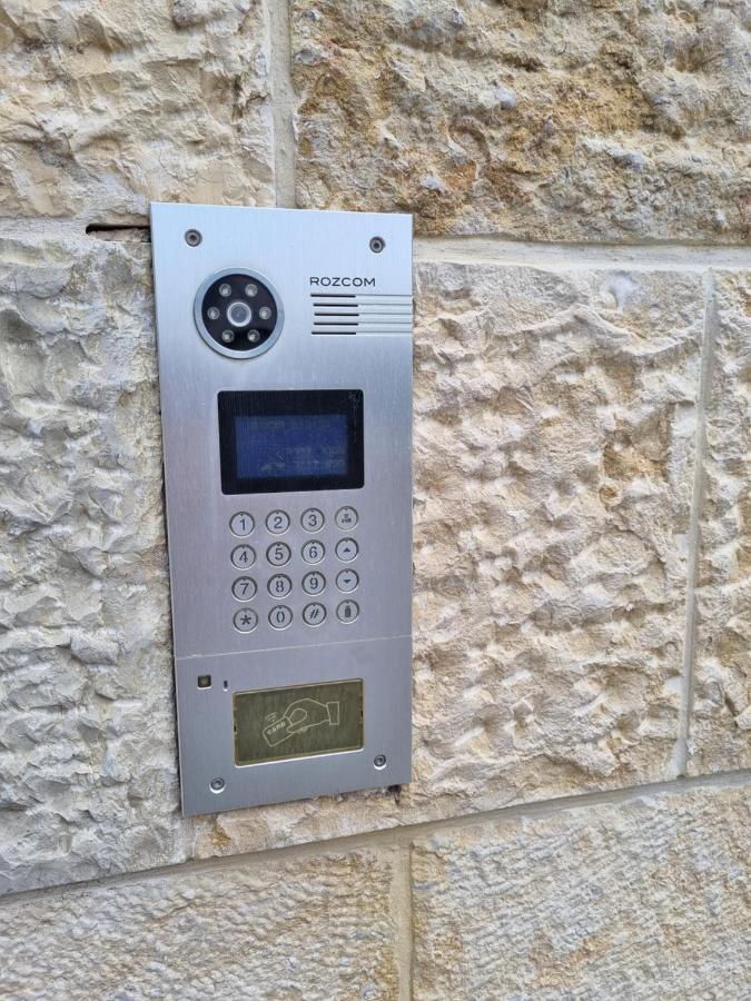 Cute Near Yad Vashem Free Street Parking *